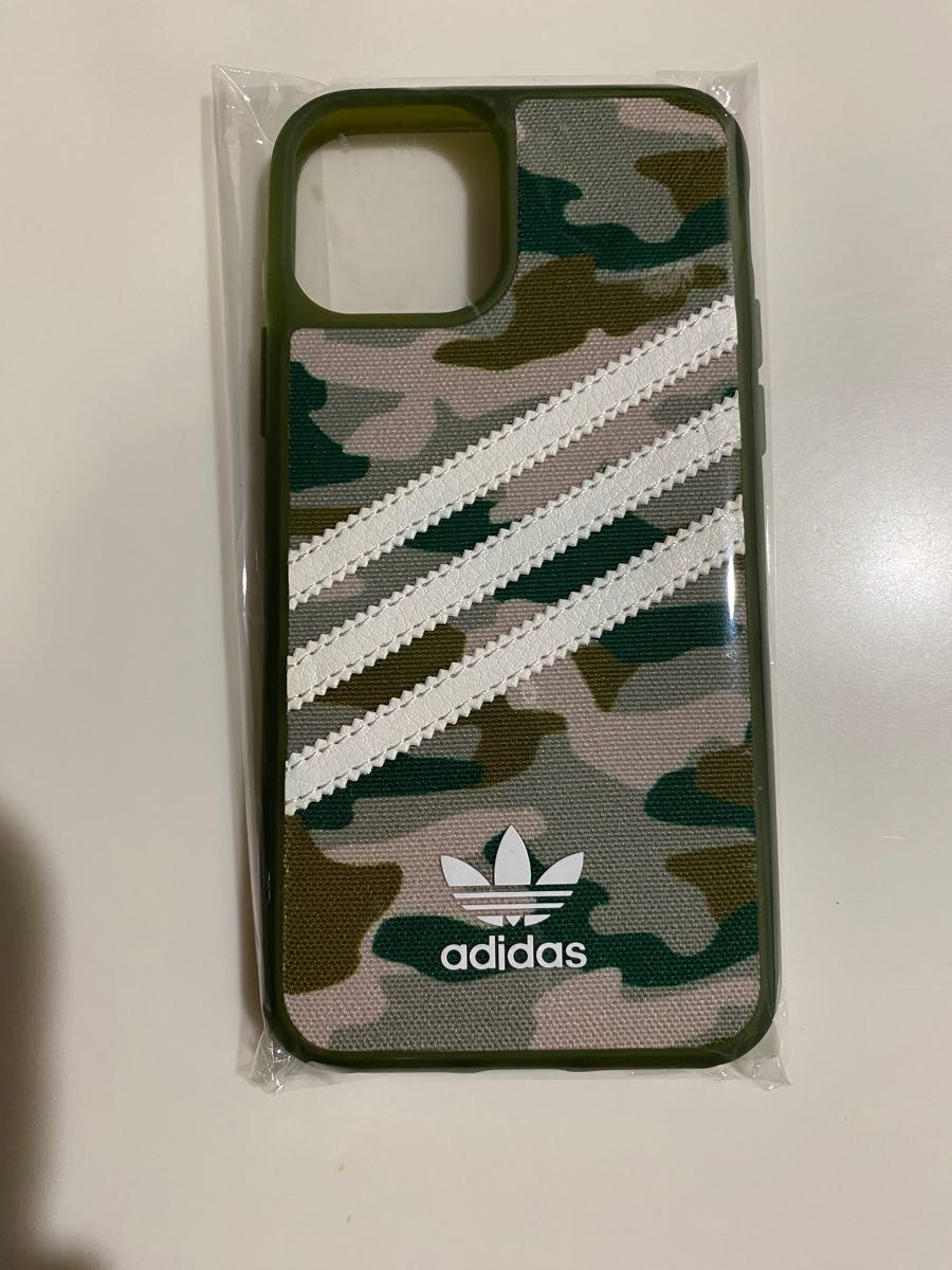 iPhone11pro用　adidasケース