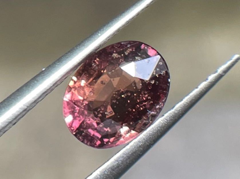 サファイア 1.73ct 約8.0×6.2×3.8mm タンザニア産 ブラウンピンクレッド インクルージョン オーバル ファセット 天然 天然石 ルース 大粒_画像1