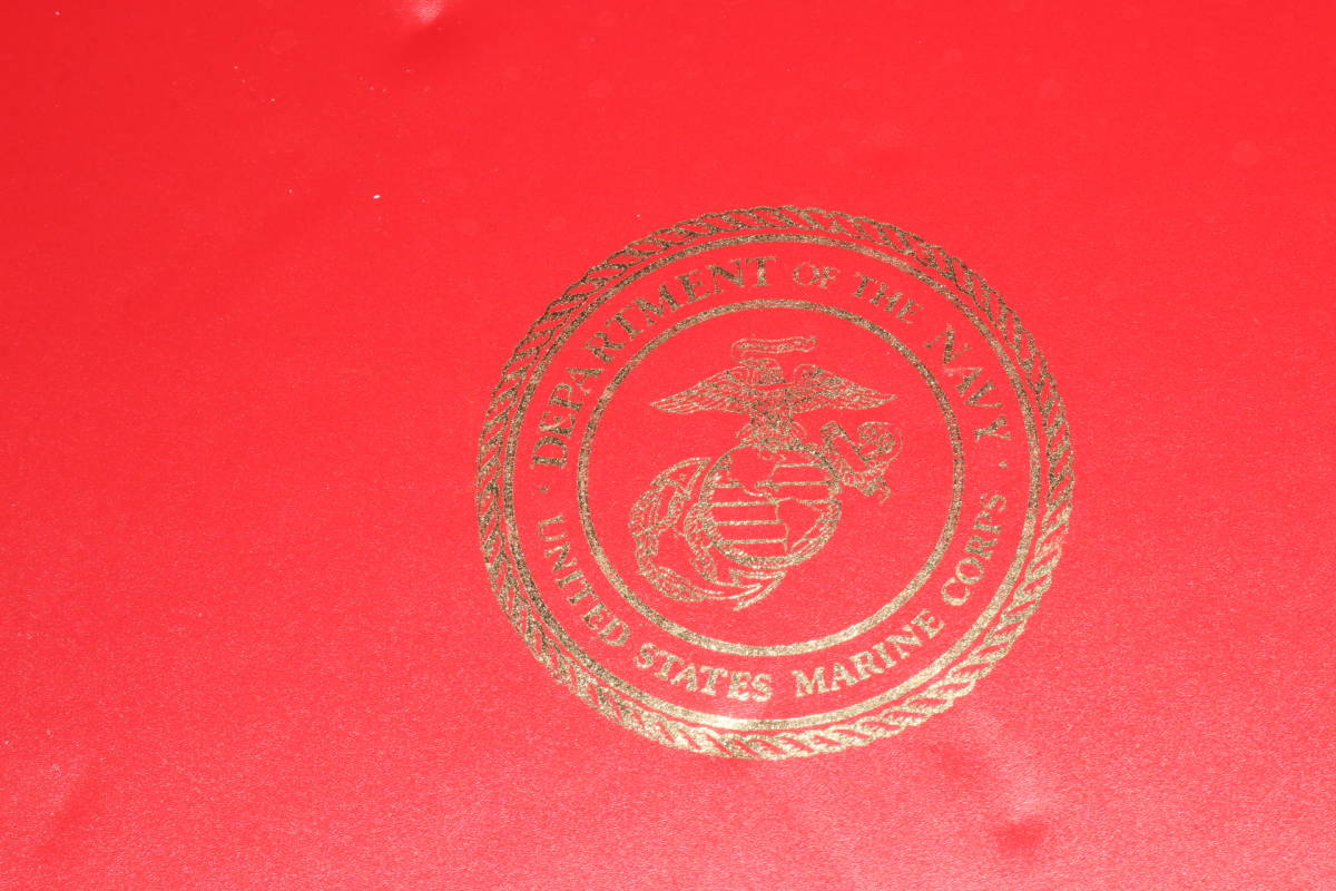 沖縄米軍使用 USMC マーク入り 海兵隊 レッドカラー バインダー 賞状 写真入れなどに 中古 ディスプレイ 資料用 コレクションなどに_画像3