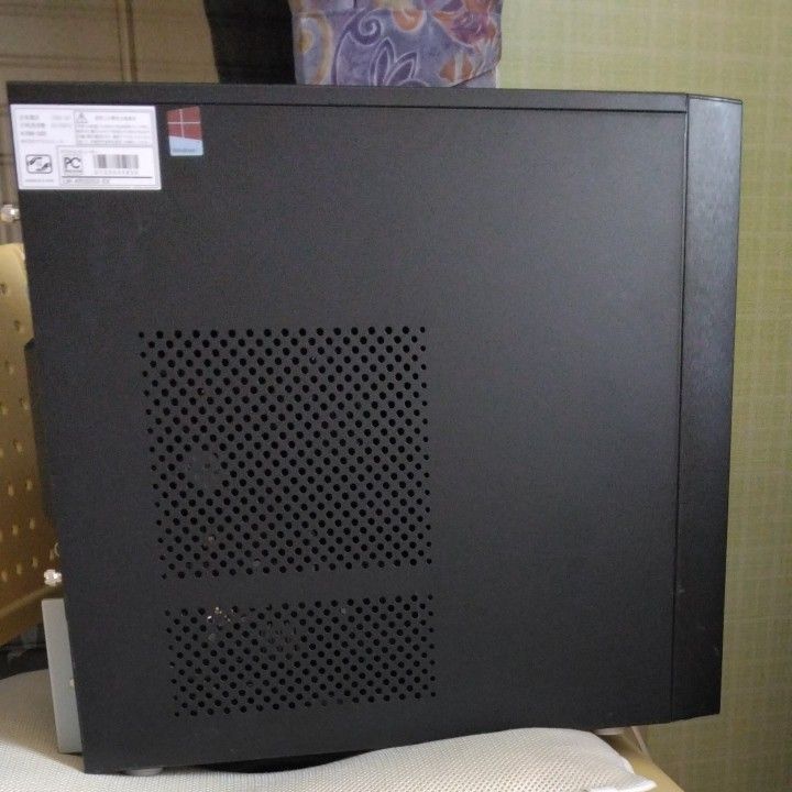 デスクトップ　マウスコンピュータ LUV MACHINES LM-AR352S2/AMD A8/8GBメモリ/新品SSD256GB