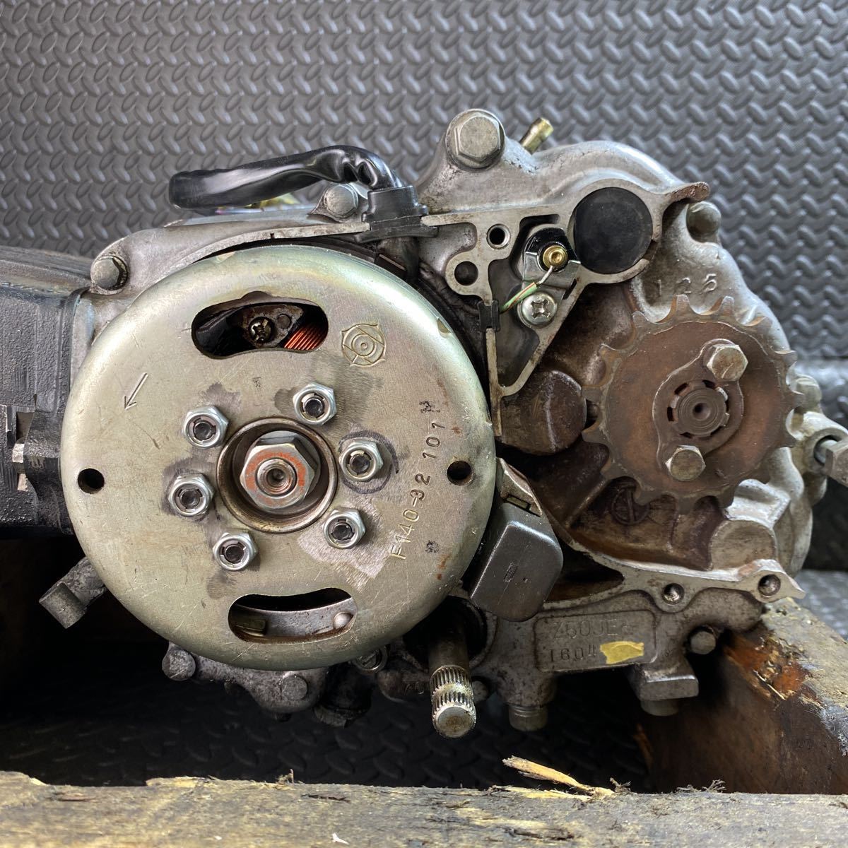 100円出品!!【HONDA】モンキー エンジン ジェネレーターカバー Z50JE