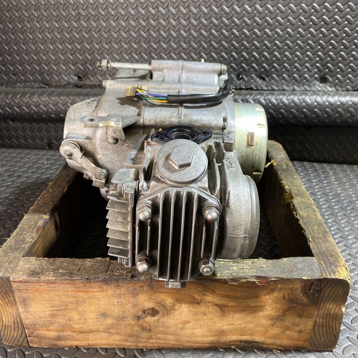 100円出品!!【HONDA】モンキー エンジン ジェネレーターカバー Z50JE