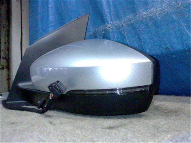  Volkswagen original Polo { 6RCBZW } left side mirror P40300-23000292