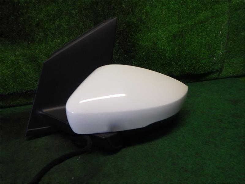  Volkswagen original Polo { 6RCAV } left side mirror P10300-23004462