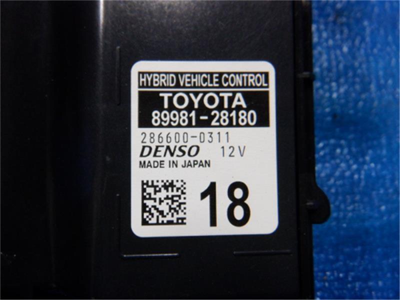  Toyota original Noah { ZWR95W } control unit P10700-23002596