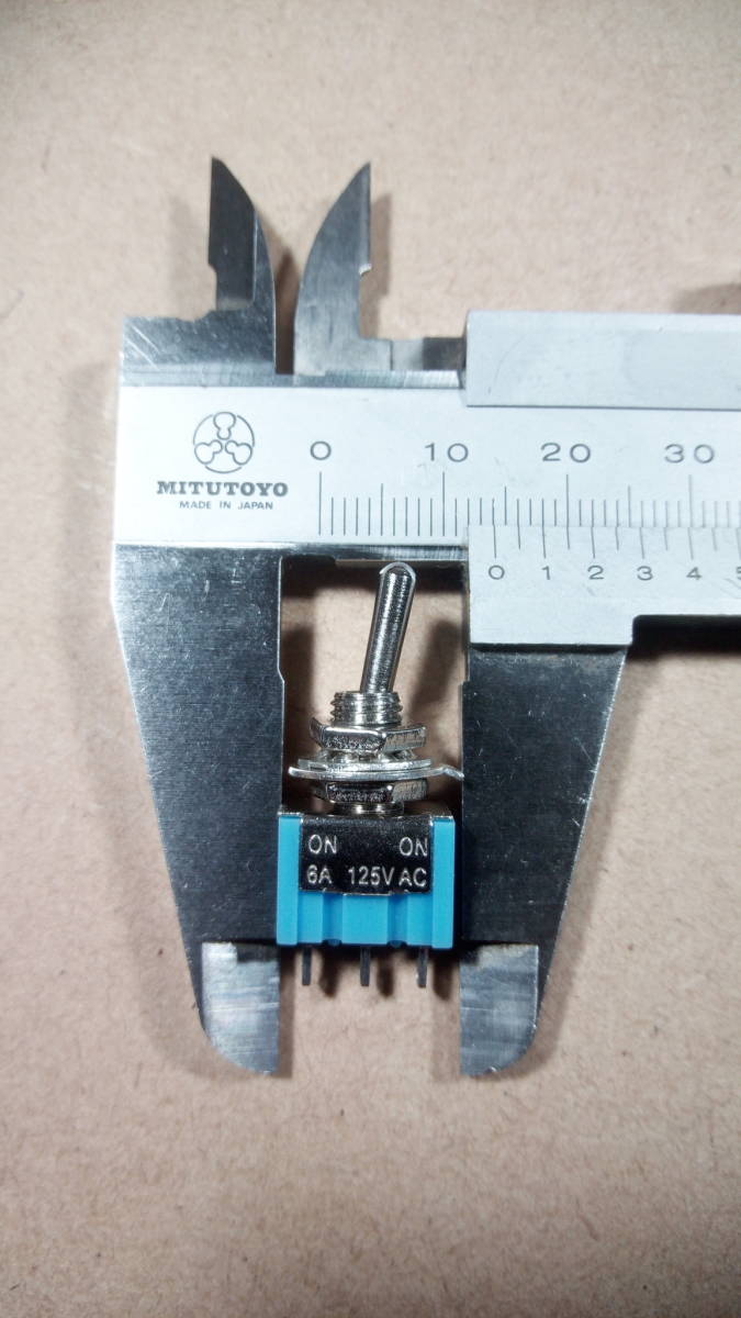  toggle switch ( blue ) on-on specification [ uniform carriage 120 jpy ]