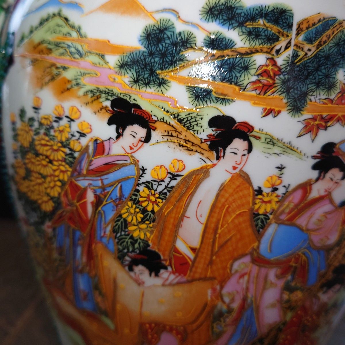 薩摩焼 花瓶 大壺 美女図 人物風俗文花瓶 | loop.ooo