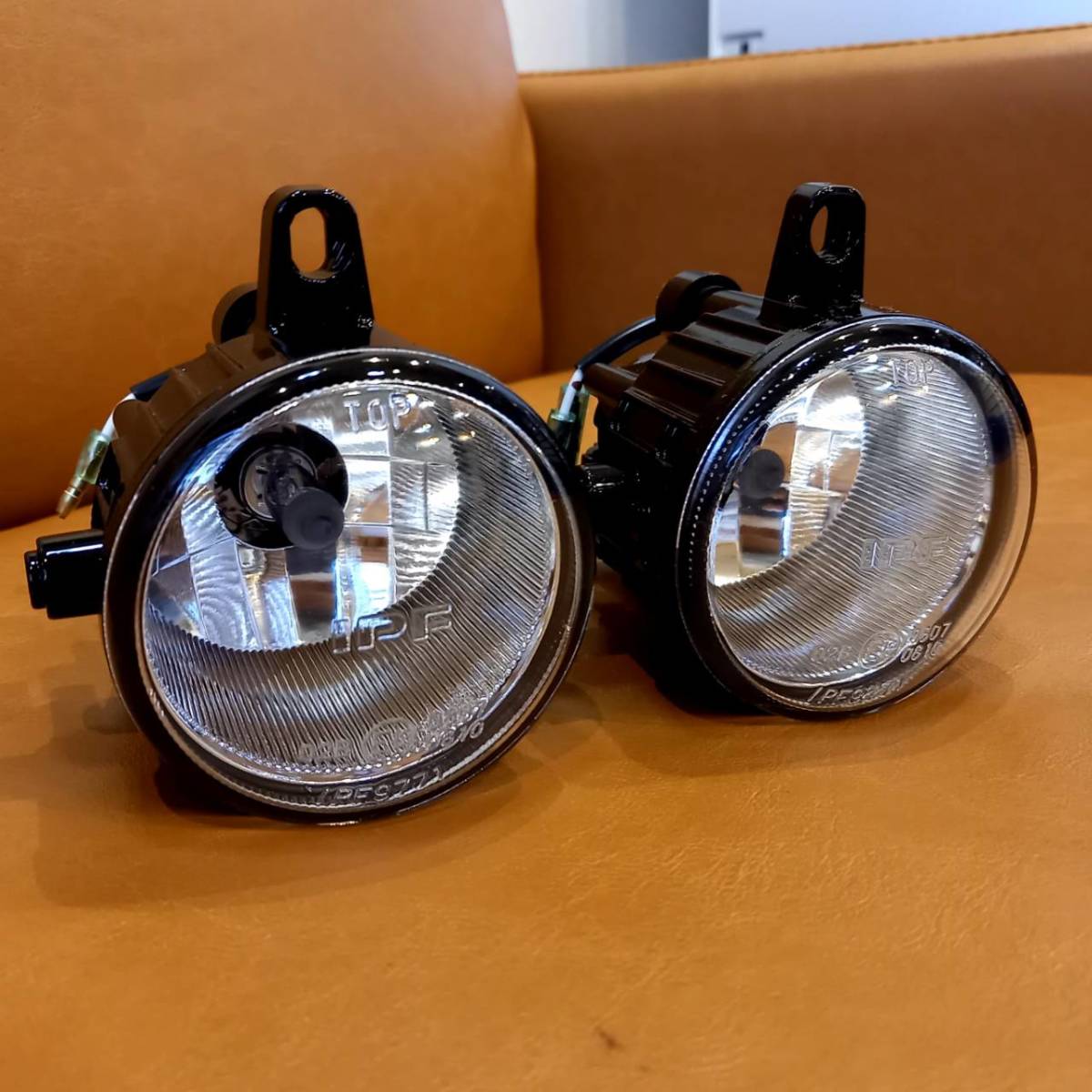 [ new goods * unused ]IPF 977 multi reflector light 2 piece set small size circle shape 75φ H11 12v 55w clear lens MR75 foglamp amplifier 