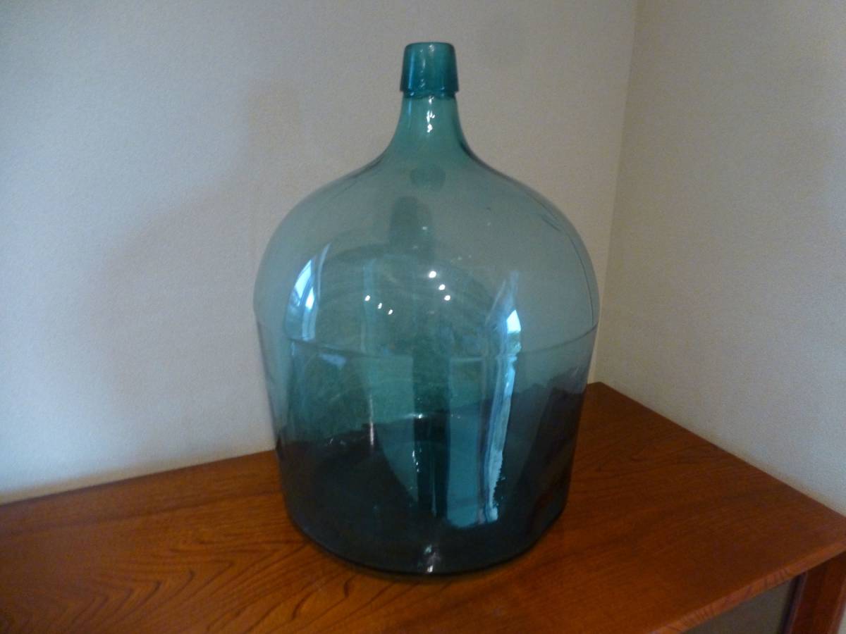古い緑色のデミジョンボトル ガラス花器花瓶ビン吹き硝子フラワー