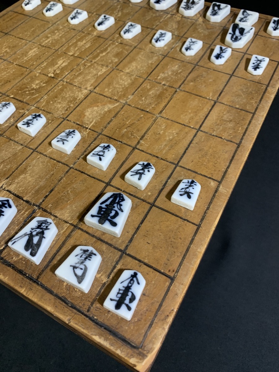 戦前〜将棋競駒 大変珍らしい 陶磁器の尾張瀬戸焼の将棋駒 戦前〜将棋競駒 大変珍らしい 陶磁器の尾張瀬戸焼の将棋駒