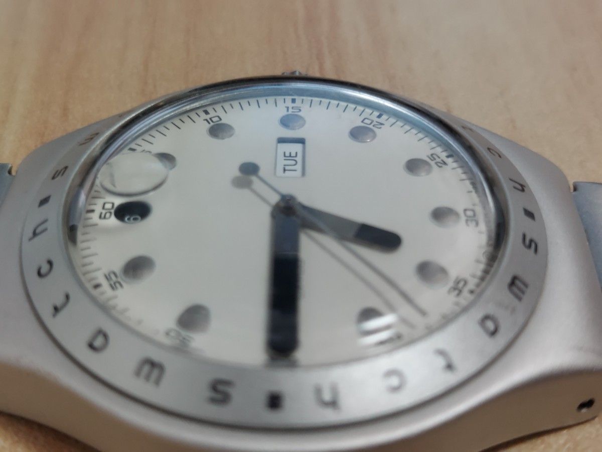 Swatch IRONY アルミニウム デイデイト ホワイト文字盤 クォーツ Swatch IRONY アルミニウム デイデイト ホワイト文字盤 クォーツ
