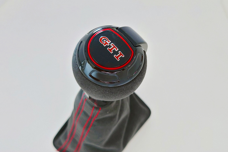 SALE】VW GTIロゴ TTSスタイル DSGシフトノブ アルカンターラ ゴルフ7