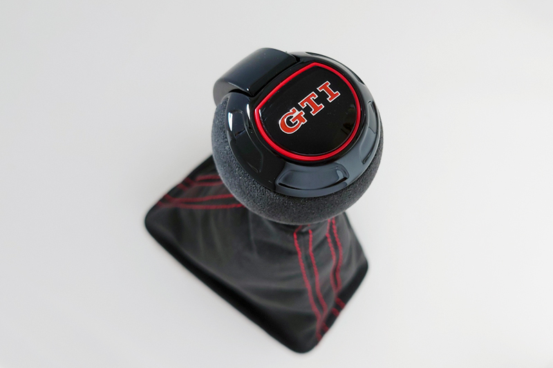 SALE】VW GTIロゴ TTSスタイル DSGシフトノブ アルカンターラ ゴルフ7