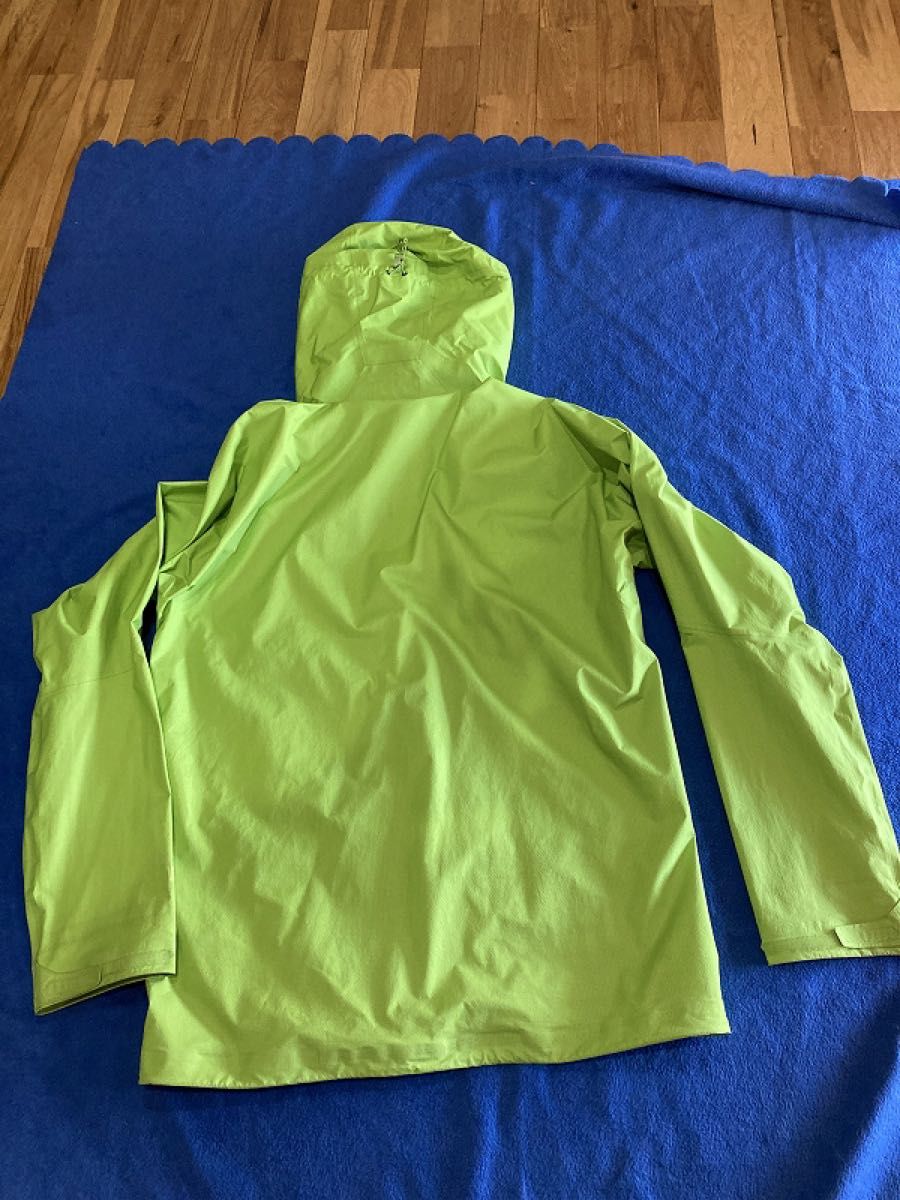 Patagonia M10 JACKET ジャケット Mサイズ ペッパーグラスグリーン（蛍光グリーン） 中古