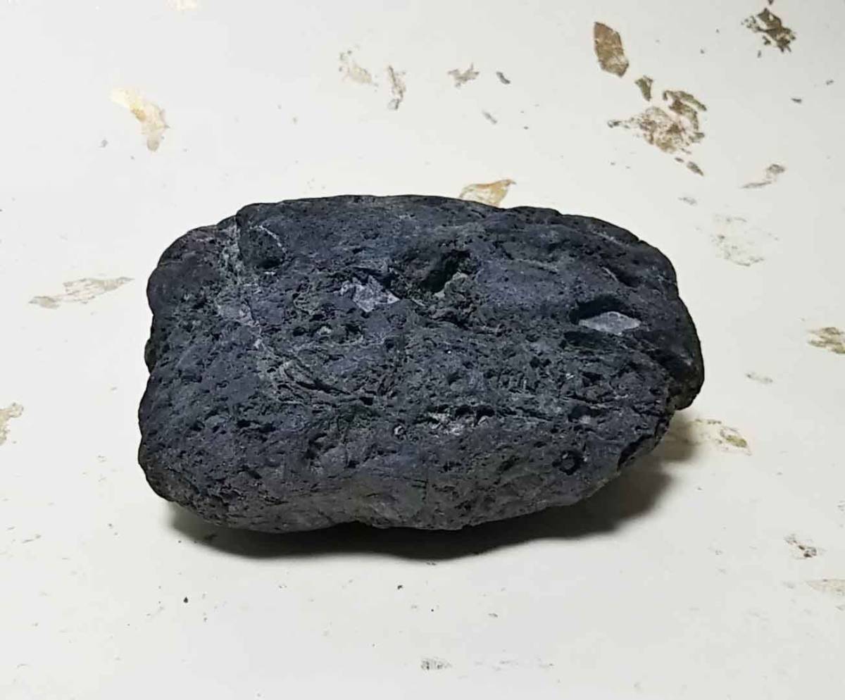  suiseki st cheap cloudiness river nest . genuine black stone (ub stone ) width 140mm x height 160mm x depth 75mm ( weight 2.4.)