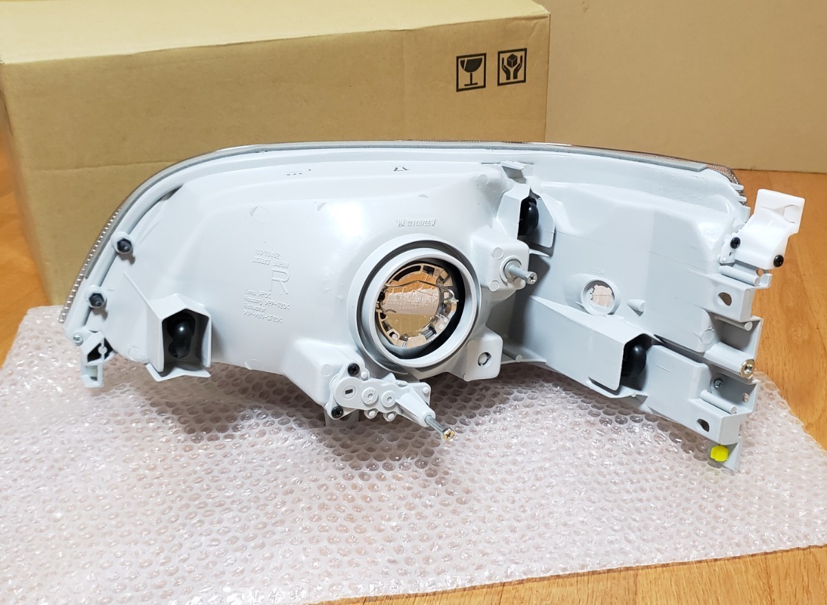 トヨタ│純正部品│100系 ハイエース KZH100 ヘッドライト│右側│RZH