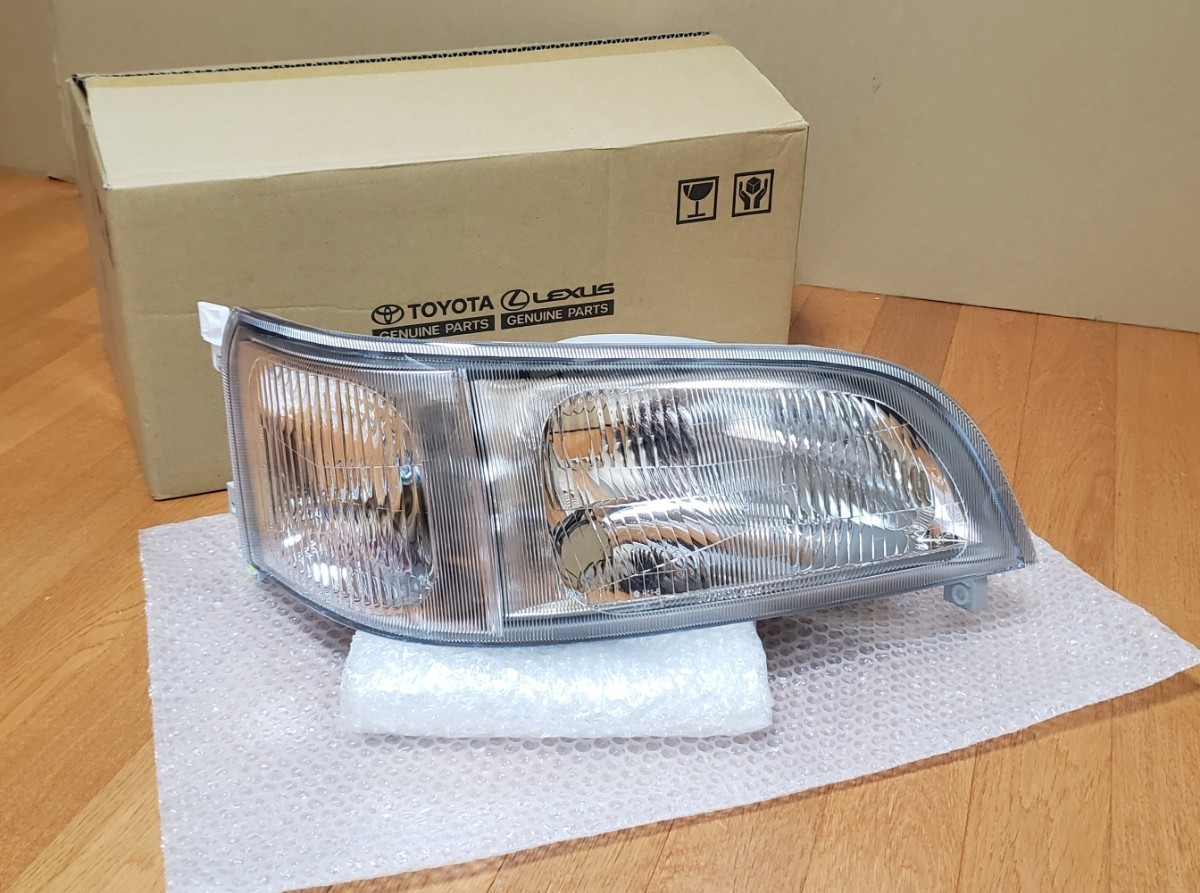 トヨタ│純正部品│100系 ハイエース KZH100 ヘッドライト│右側│RZH