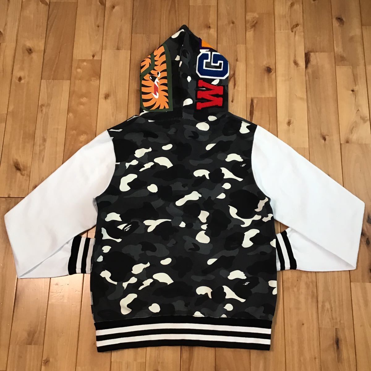 高評価国産 A BATHING APE - 蓄光シャークパーカーの通販 by ドナルド