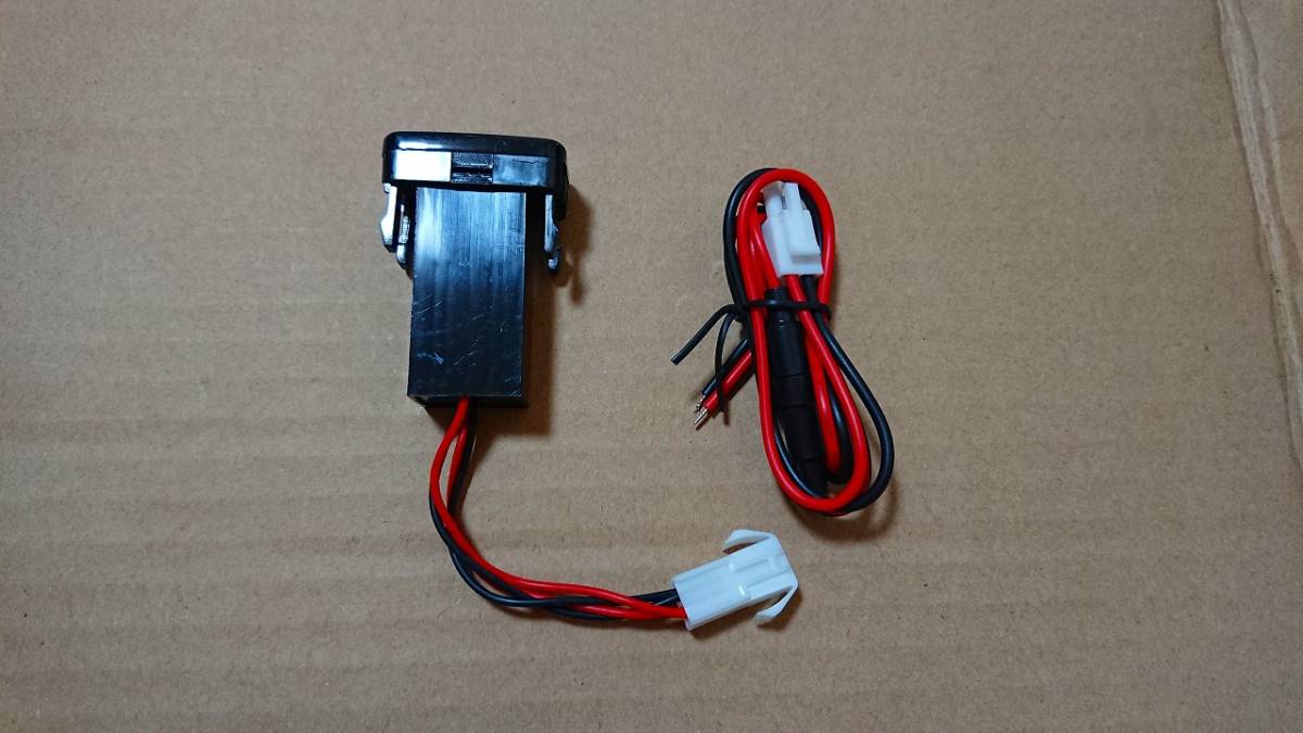 送料無料 トヨタ MR-S (B) ZZW30 USB 2ポート 充電 スイッチホール_画像2
