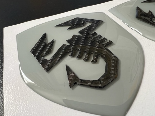 希少 アバルト ステッカー サイド 3D スコーピオン カーボンルック 2枚セット グレー_画像2