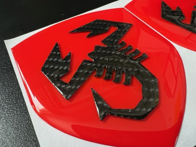 希少 アバルト ステッカー サイド 3D スコーピオン カーボンルック 2枚セット レッド