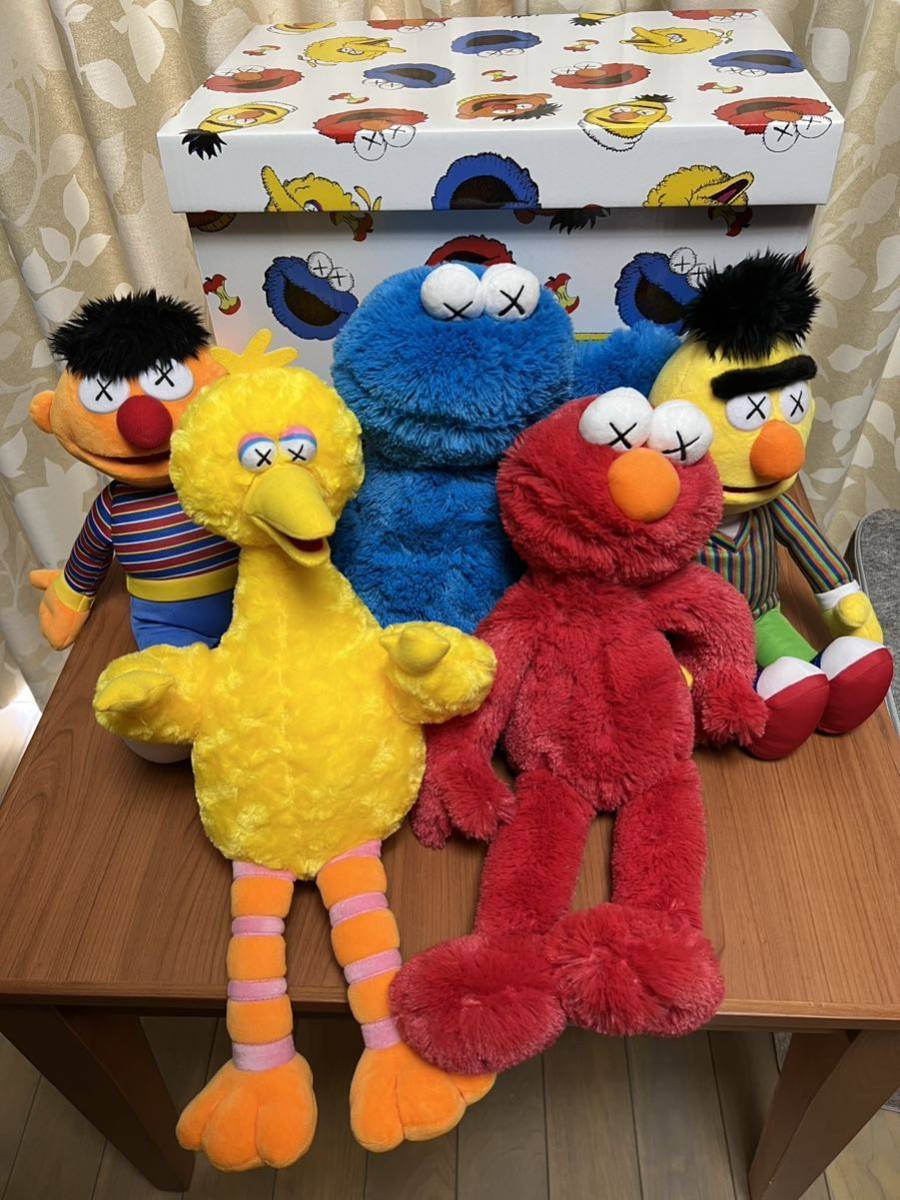 カウズ x セサミストリート / KAWS x SESAME STREET / ぬいぐるみ