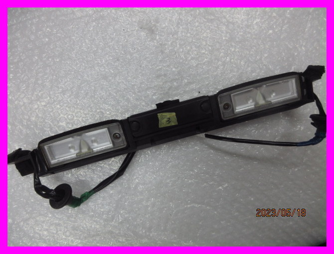 ★LS600h LS460 USF40 UVF45 純正 LEDナンバー灯 トランクオープナー スイッチ GRS191 UZS190 GRS196 GWS191 LEXUS GS350 GS450h 3★519の画像1