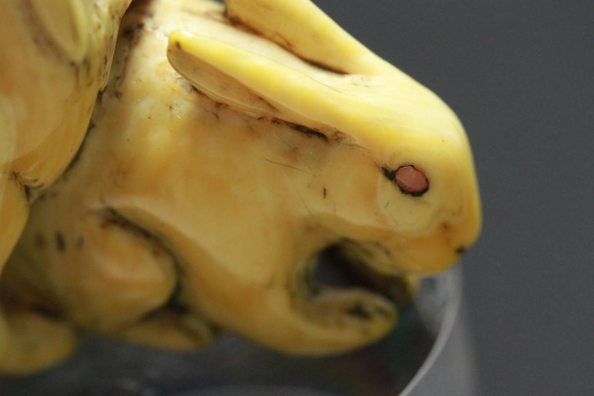  less . however, work is good [ Hara .....] netsuke red eyes is ..... carving Edo era . guess 