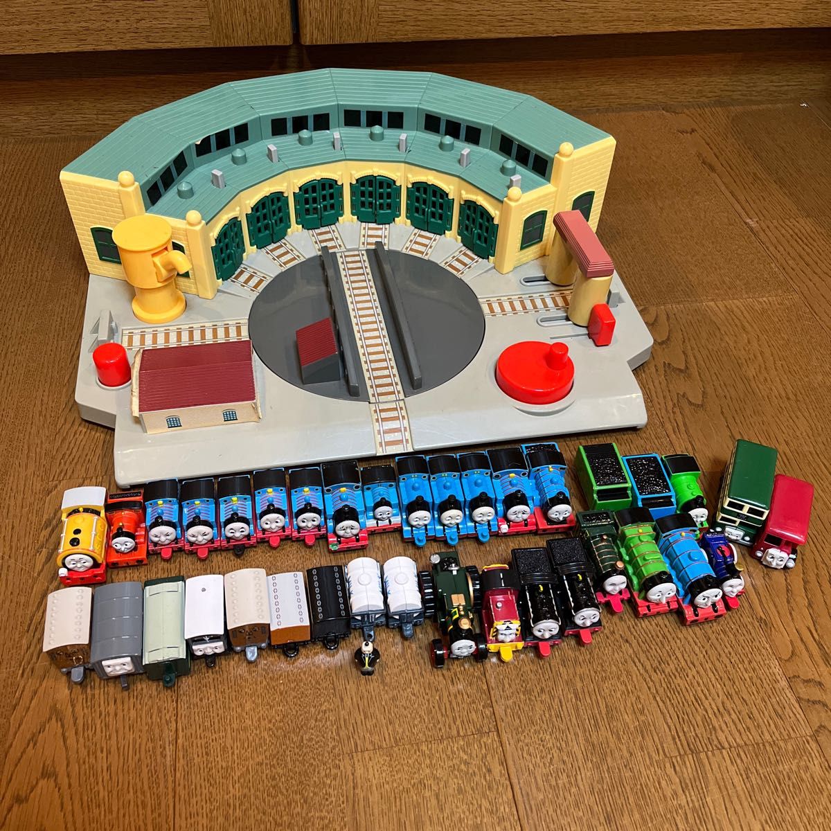 トミカ トーマス 操車場|Yahoo!フリマ(旧PayPayフリマ) トミカ トーマス 操車場|Yahoo!フリマ(旧PayPayフリマ)