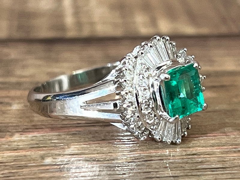 送無 資産 エメラルド 0.86ct 42ピース ダイヤモンド 計0.57ct Pt900