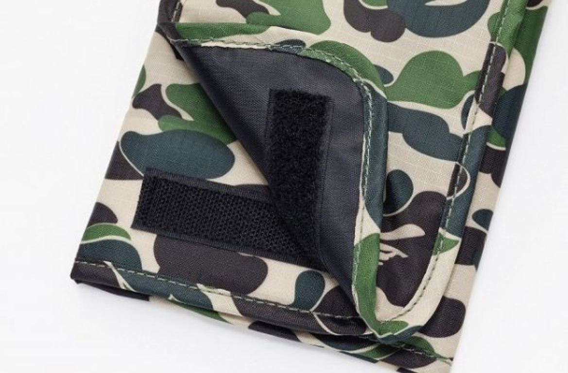 BAPE A BATHING APE／迷彩カモ ア ベイシング エイプ ミニショルダーバッグ CAMO柄マルチショルダーポーチ ／カモ／付録ノベルティ｜PayPayフリマ