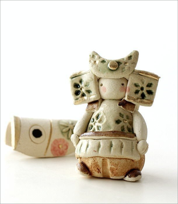 五月人形 コンパクト 陶器 おしゃれ 置物 オブジェ 鯉のぼり 兜 かわいい 健やか武者と鯉のぼり 送料無料(一部地域除く) ksn7872_画像3