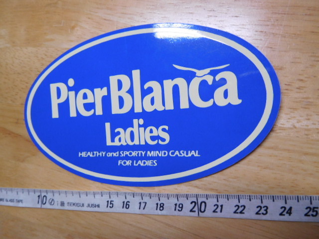 売り切り・・♪新品在庫品・PierBlanca　Ladies・ピアブランカ・ダウンジャケットメーカー？楕円ステッカー（14.6㎝）レトロ_サイズ：約14.6㎝×8.6㎝