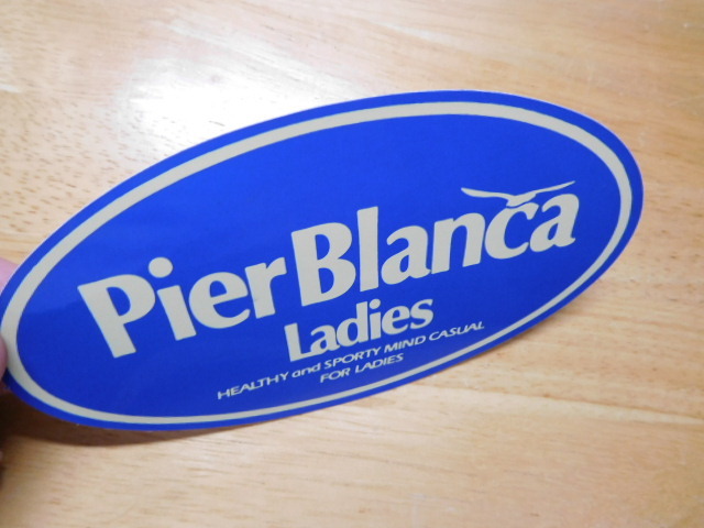 売り切り・・♪新品在庫品・PierBlanca　Ladies・ピアブランカ・ダウンジャケットメーカー？楕円ステッカー（14.6㎝）レトロ_上部からです。