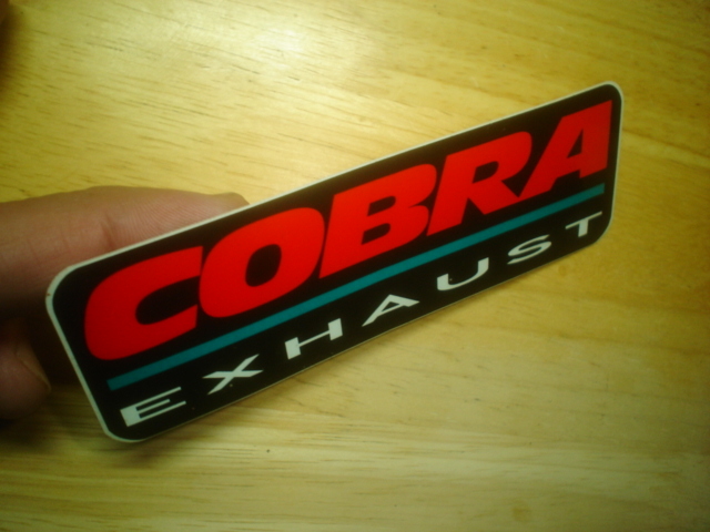 希少レア☆彡新品在庫品・COBRA・EXHAUST・コブラ（12.5㎝）エンブレム型ステッカー旧車レトロカー当時物・アメ車？_上部からです。