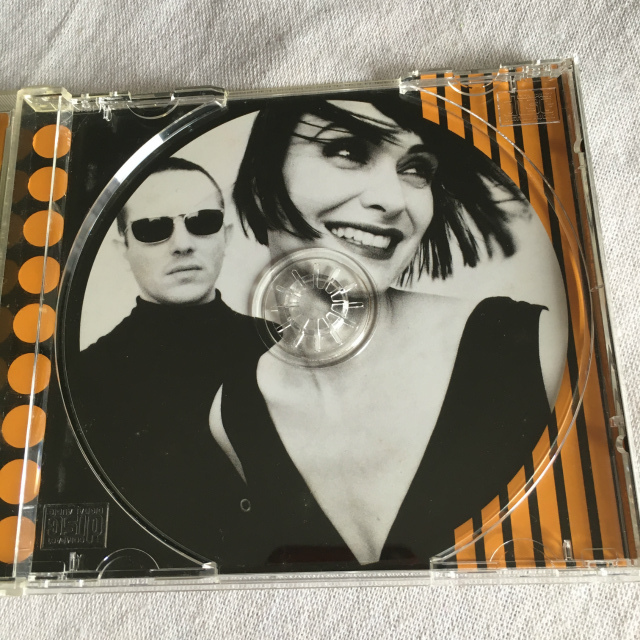 Swing Out Sister「The Best Of Swing Out Sister」＊「BREAKOUT」「TWILIGHT WORLD」「SURRENDER」「LA LA（Means I Love You）」他、収録_画像5