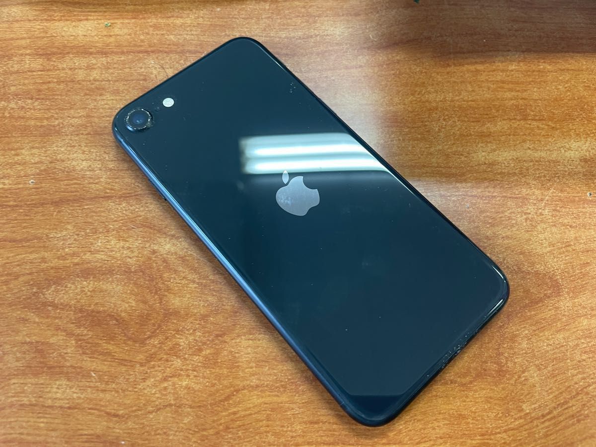 iPhone SE 第2世代 (SE2) ブラック 64 GB docomo 画面傷無し｜PayPayフリマ