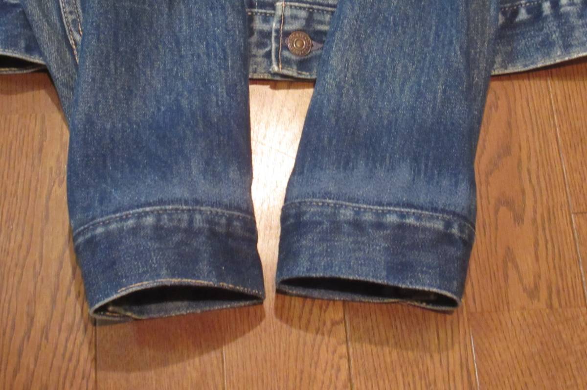 60's LEVIS 558 42 ボタン裏17 D (levi's リーバイス 3rd BIG E ビッグ ビンテージ 71205 557 70505 デニム ジャケット_両袖リペア部分