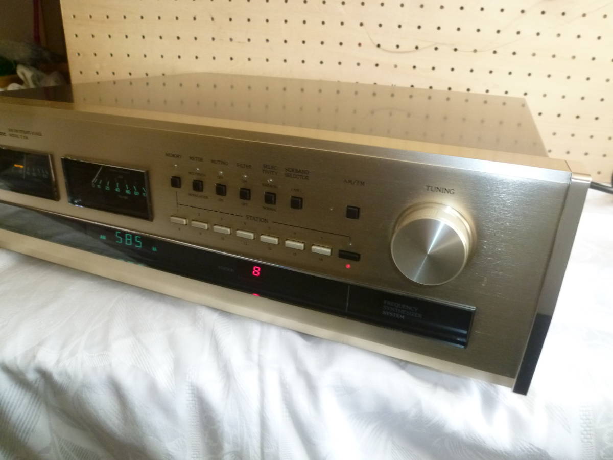 ★Accuphase/アキュフェーズ ★ シンセサイザー方式FM/AMチューナー T-106   中古現状渡し品の画像2