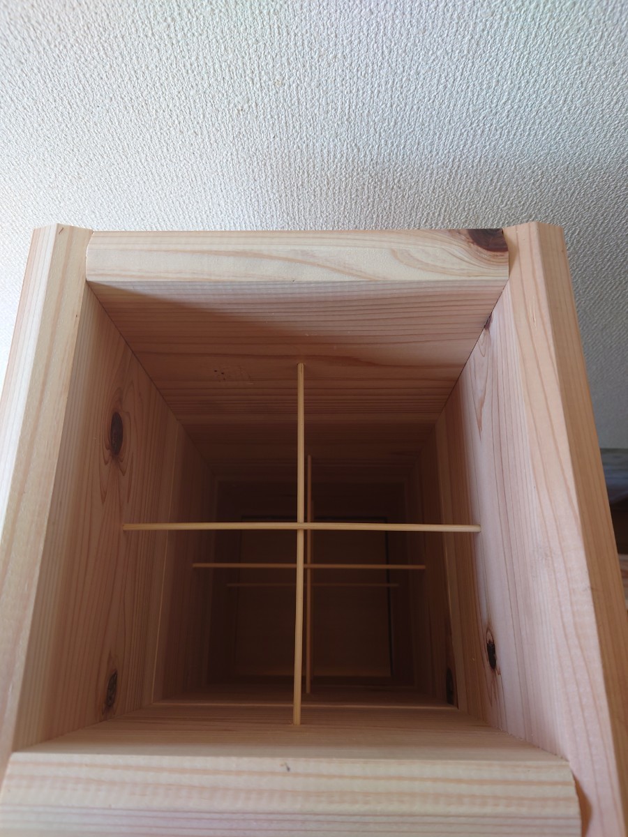 日本蜜蜂　日本蜜蜂の巣箱(3㎝厚)　焼きなし　　　　(21㎝) ×３段 + 台座付き　　（焼きサービス）_画像3