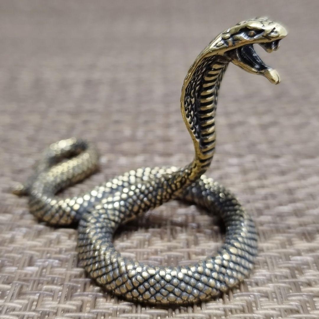 激安価格の 蛇 コブラ キーホルダー ビンテージ加工 真鍮素材