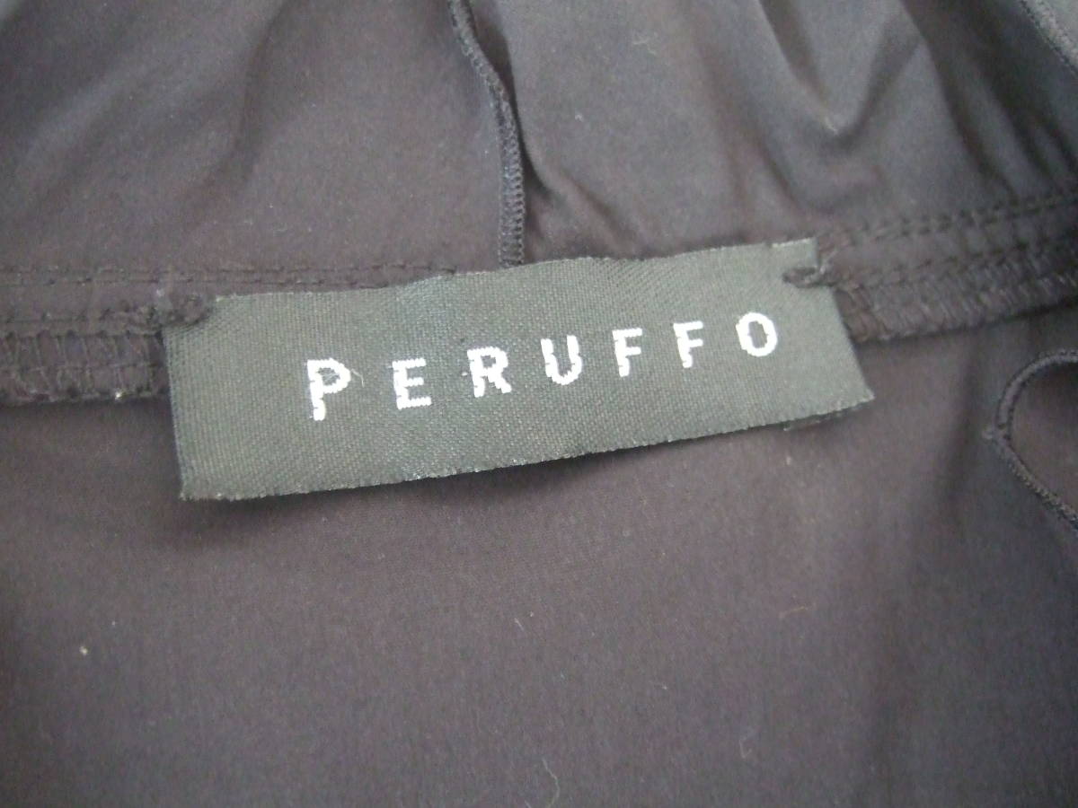 送料込み！！イタリア「PERUFFO」コットンノースリーブフリルシャツ；ブラウス；黒、白２枚まとめて！_画像3