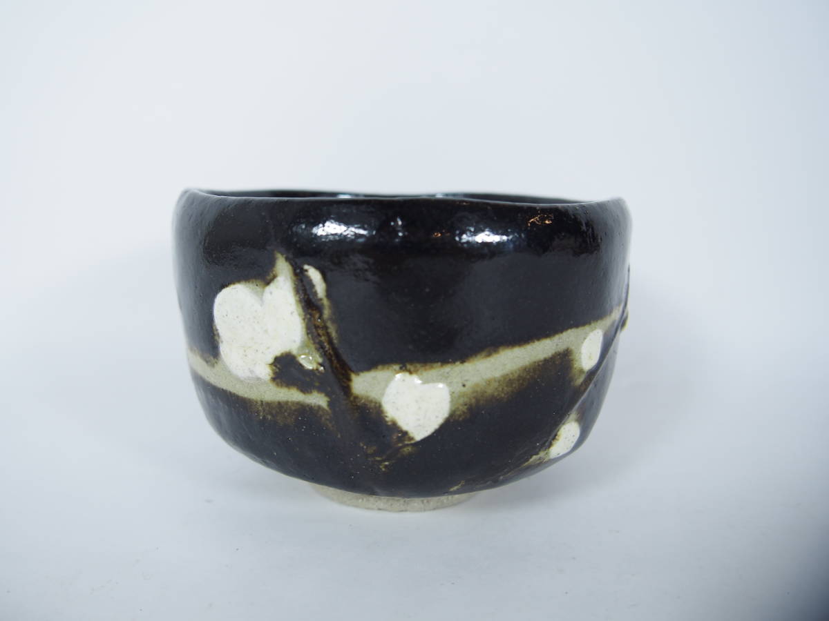 高台寺銘 黒楽 梅の絵 抹茶茶碗 在銘 茶道具 23 429-46 (茶碗)|売買