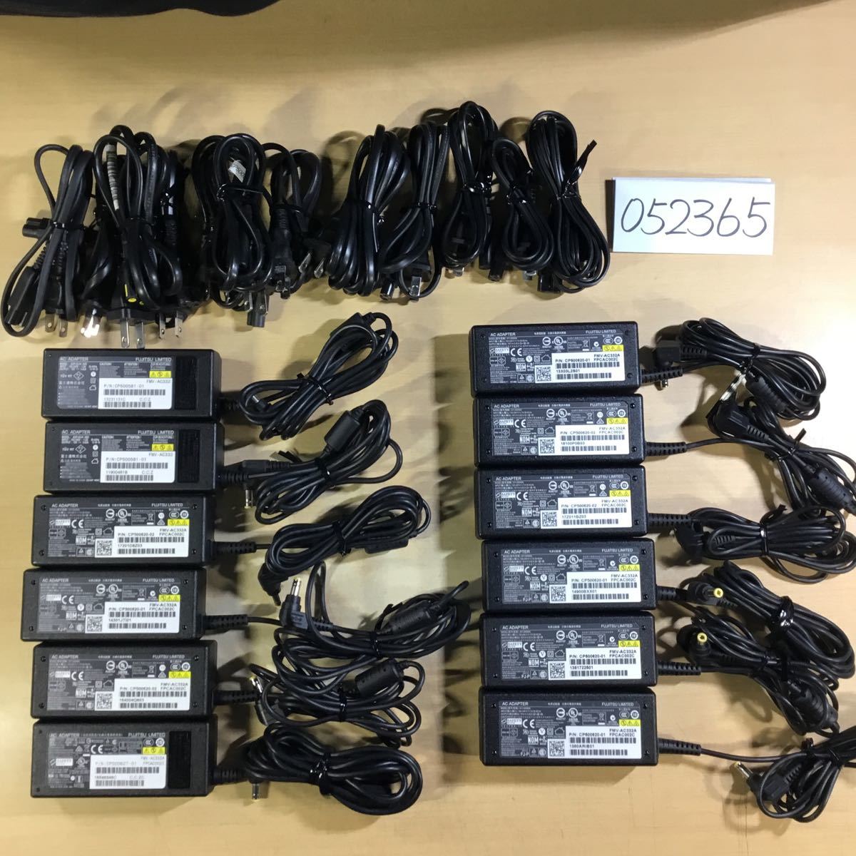 (052365) FUJITSU FMV-AC332 / FMV-AC332A 19V3.42A genuine products 12 piece set AC adapter free shipping secondhand goods 