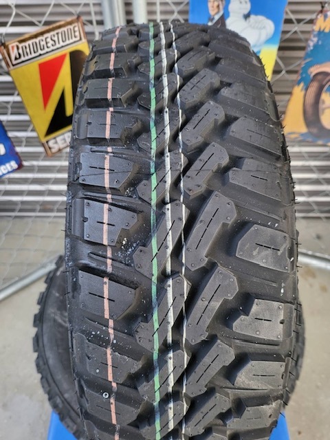 ワイルドに! 軽自動車用 14インチホイール 黒色 +ボコボコタイヤ
