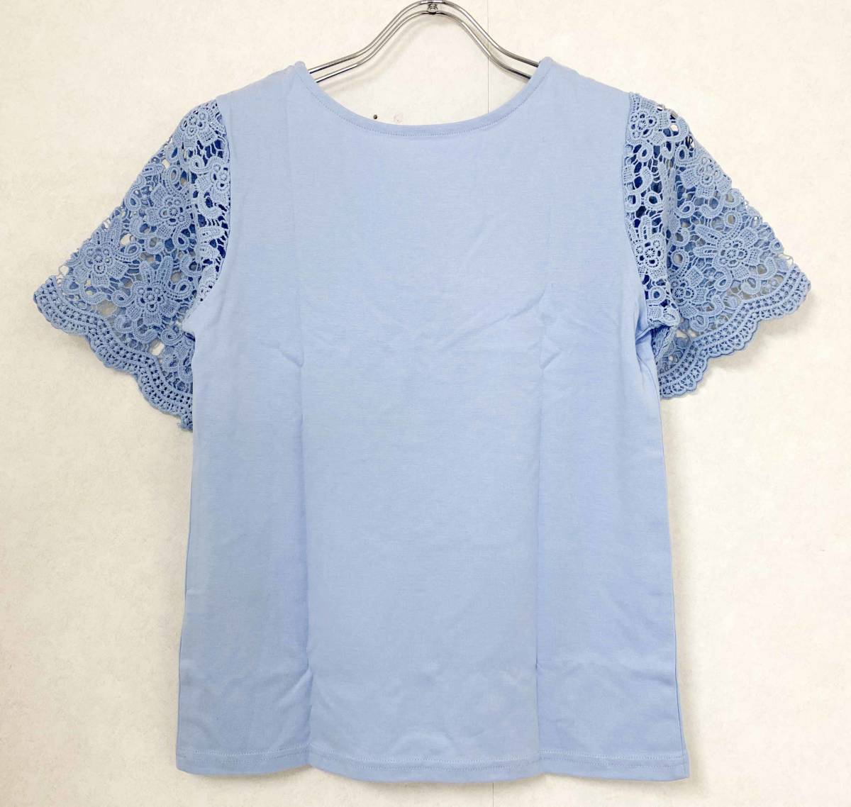 新品 S ★ コストコ REI RISEE 前後 2WAY 半袖 ブラウス ライトブルー 透かし編み レイリーゼ カットソー Tシャツ 透け感 トップス_画像2