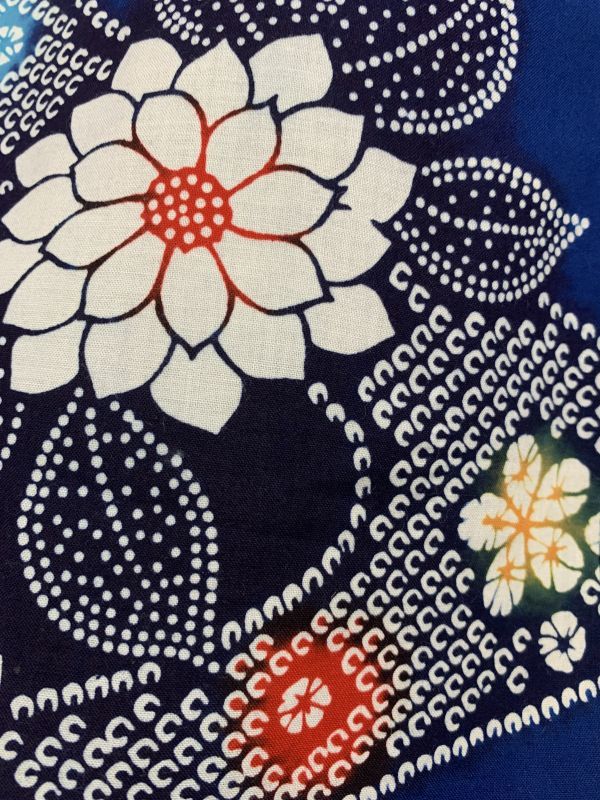 美品　婦人　女性　木綿の浴衣　注染　藍色に花の紋様　丈152cm　夏祭り　盆踊り　夏のお出かけに　ゆかた　クリーニング済　保管品_画像7