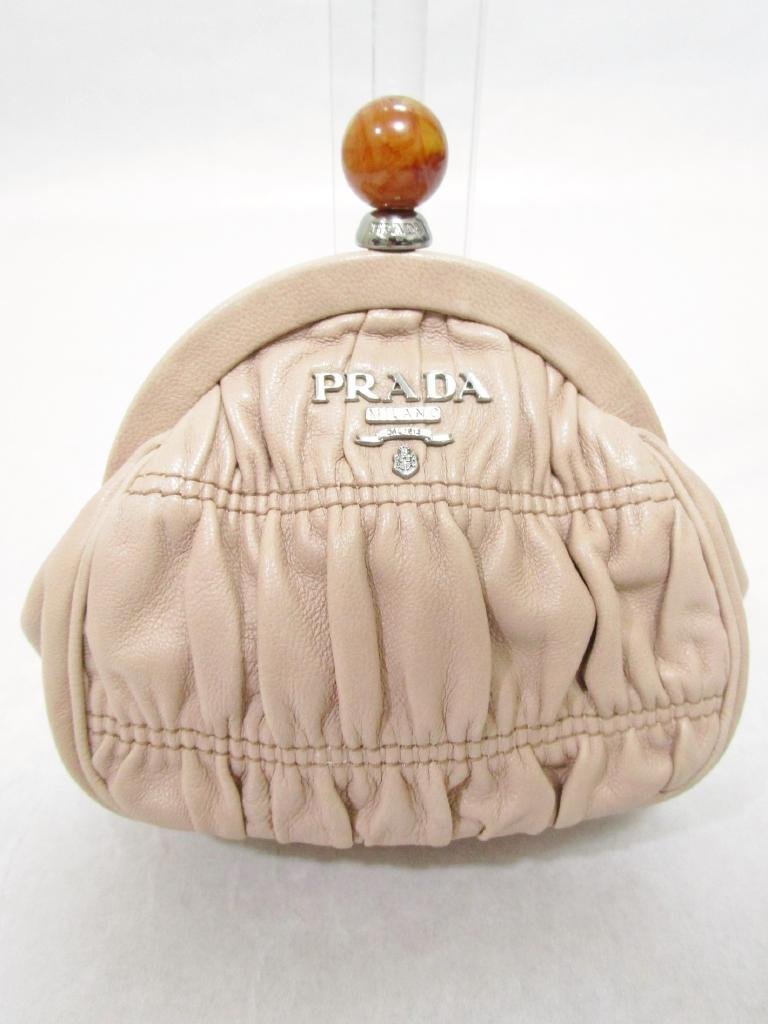 激安な 【送料無料】 PRADA ハイブランド/947942 可愛い 小物入れ 小銭入れ がま口コインケース レザー ピンクベージュ ポーチ バッグ プラダ 女性用財布 激安な 【送料無料】 PRADA ハイブランド/947942 可愛い 小物入れ 小銭入れ がま口コインケース レザー ピンクベージュ ポーチ バッグ プラダ 女性用財布