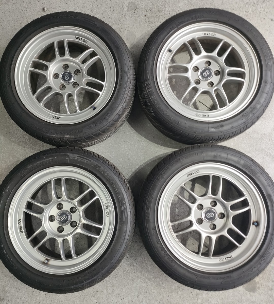 ホイールに ENKEI RPF1 16×7.0J PCD100/4 +35 ボア径:73φ カラー