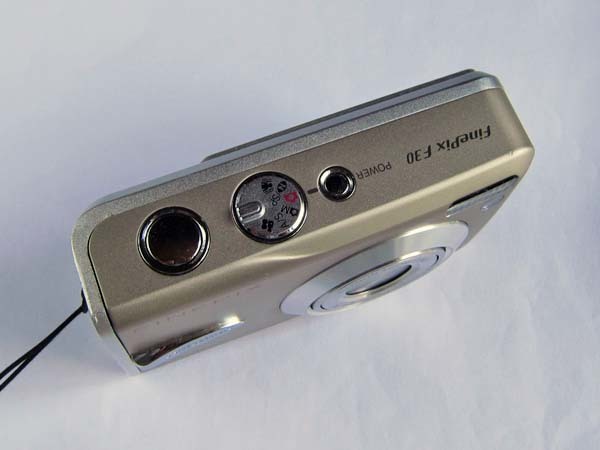 コンパクトデジタルカメラ FUJIFILM FinePix F30 【動作確認済 コンパクトデジタルカメラ FUJIFILM FinePix F30 【動作確認済